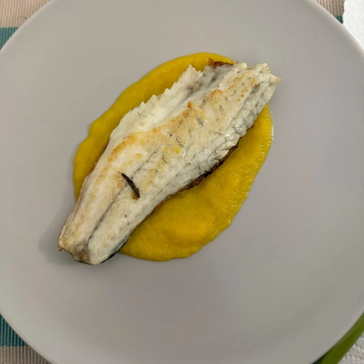 Sogliola su crema di mango