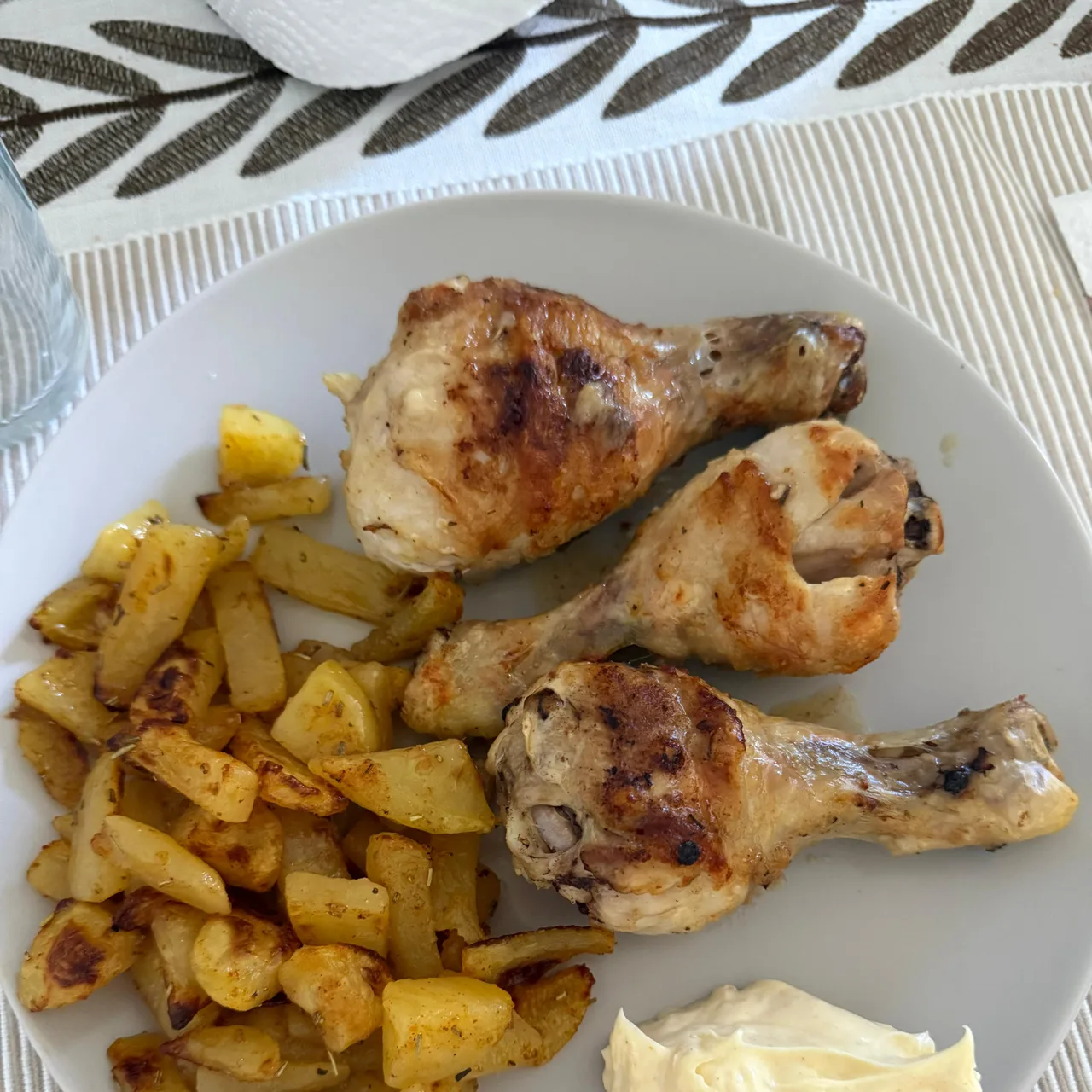 Cosce di pollo al forno con patate
