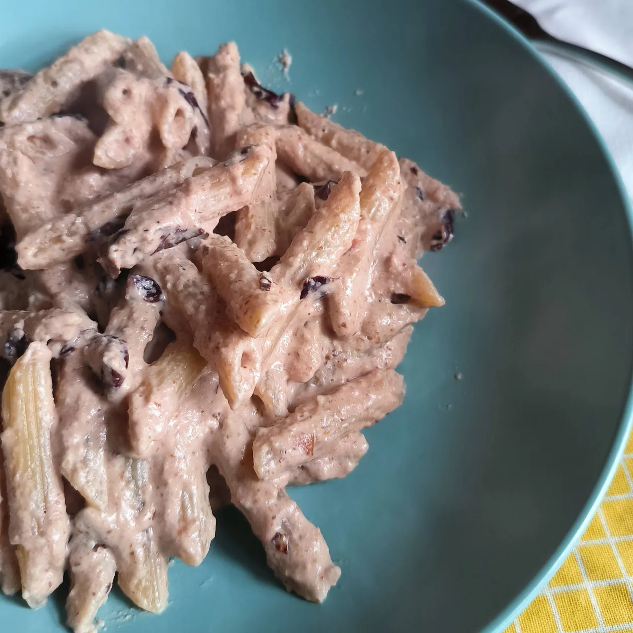 Pasta radicchio, noci e gorgonzola