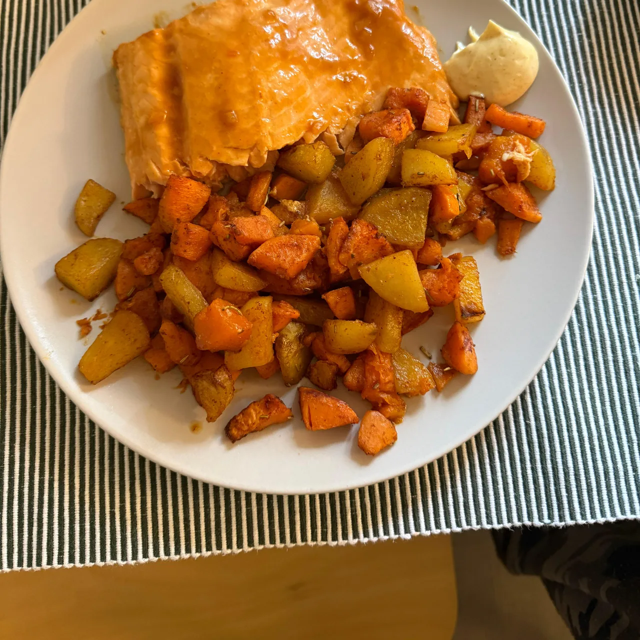 Salmone laccato e patate