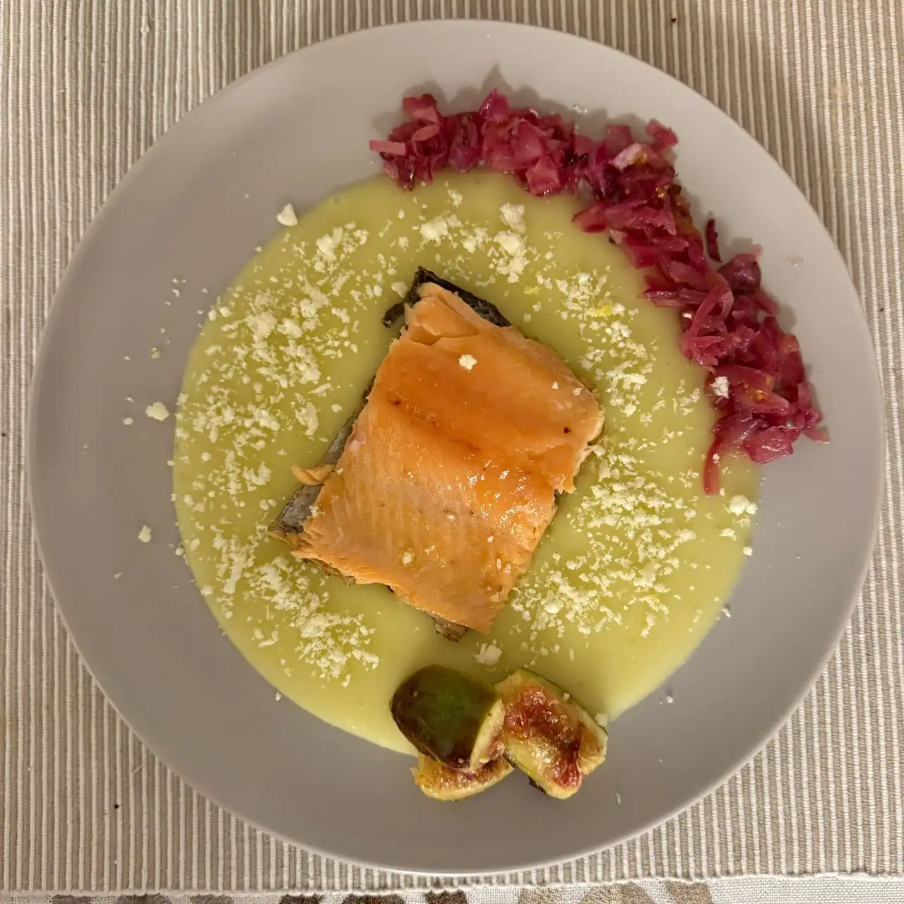 Su vellutata, cavolo rosso e fichi